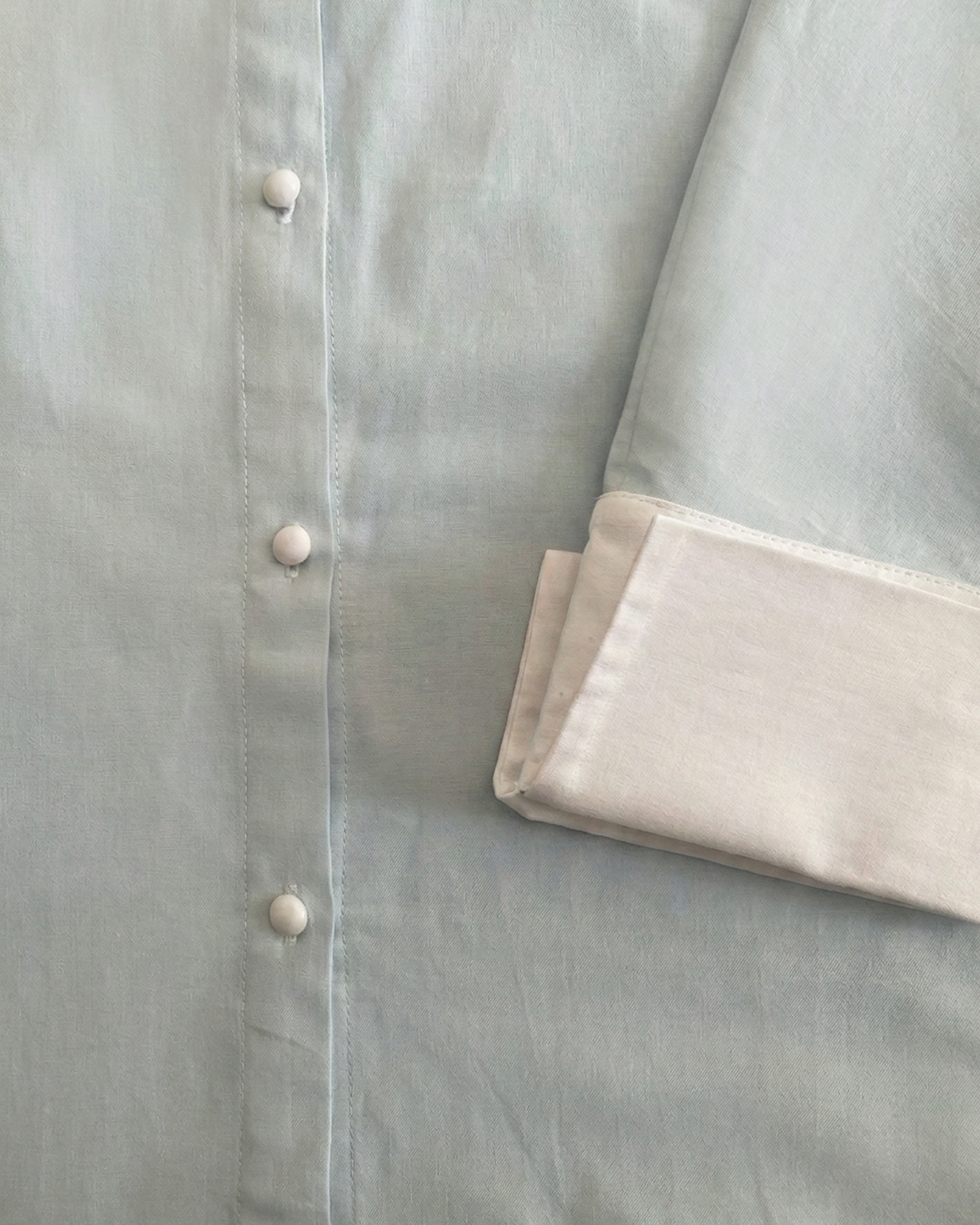 Camisa Miyako azul celeste con blanco