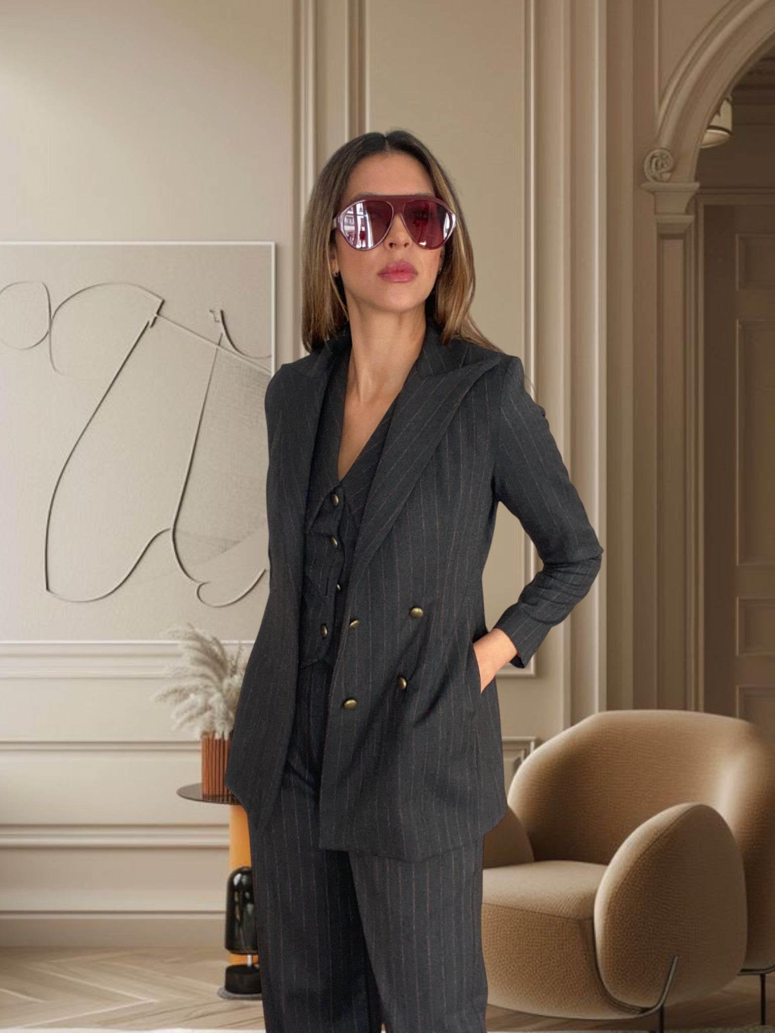 Pantalón Aura gris marengo con raya diplomatica